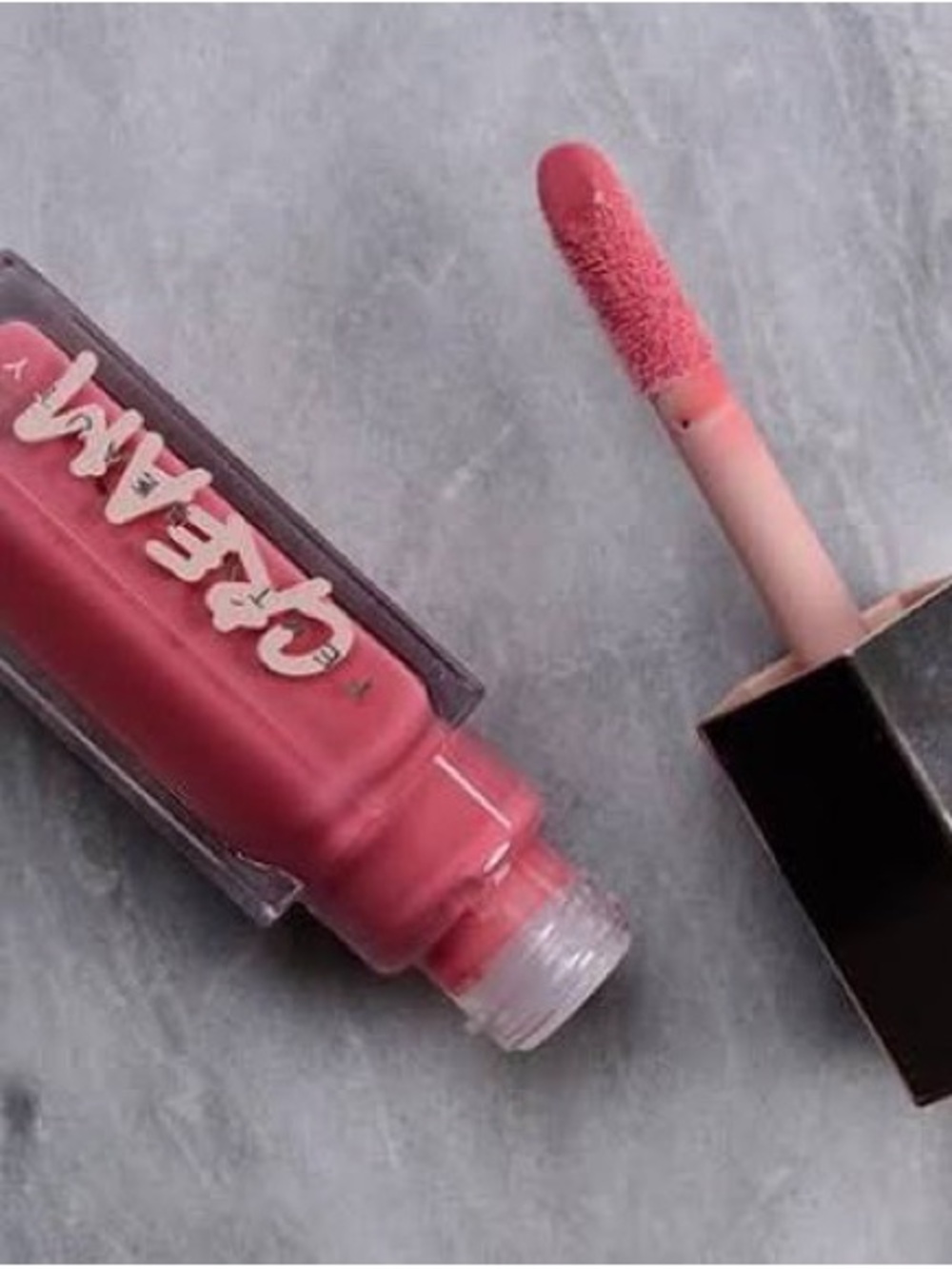 Fenty Cupcakin'
FENTY BEAUTY GLOSS BOMB CREAM